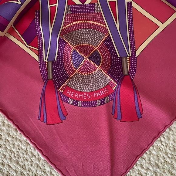 Beautiful Hermes scarf - Picture 2 of 3